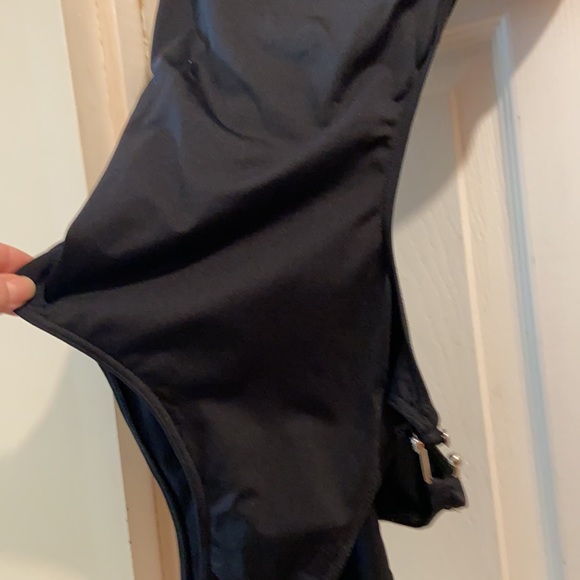 BCBG Maxazria - Picture 3 of 12